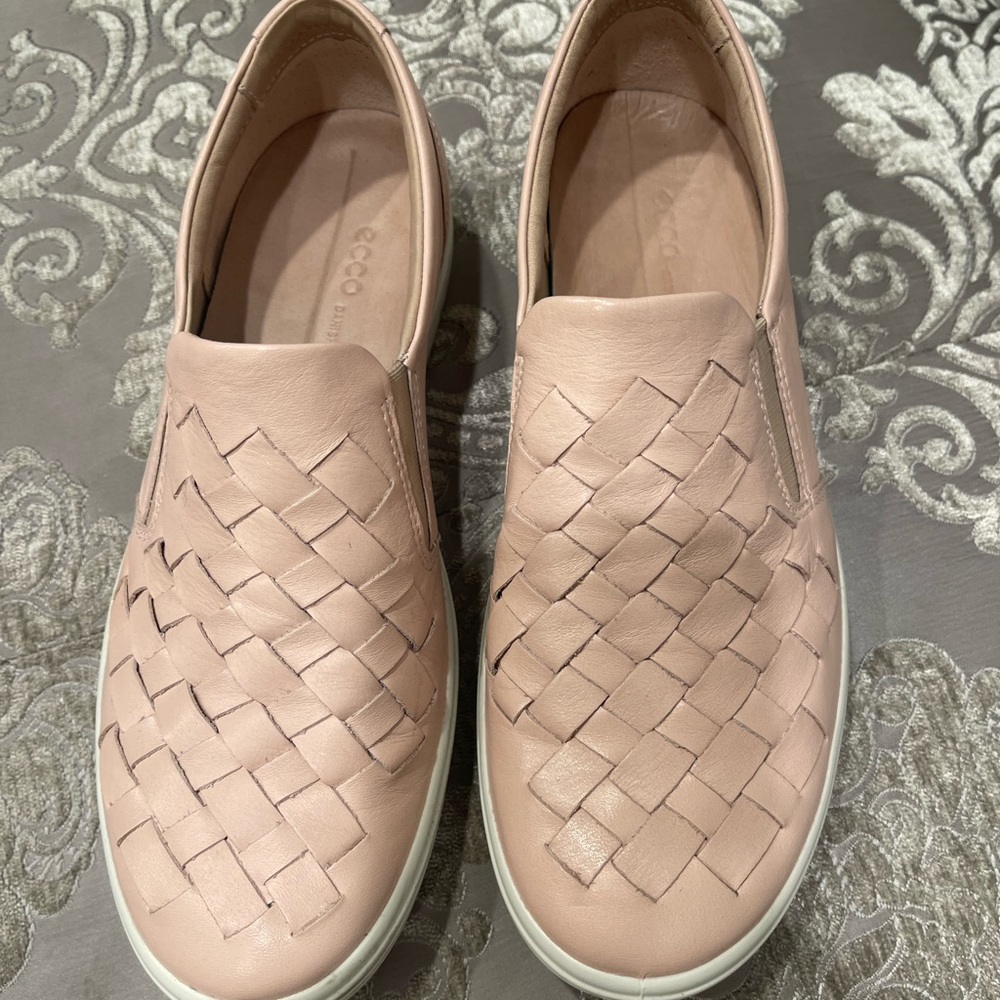 ECCO LEATHER SLIP ON LOAFERS